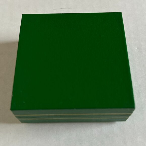 Gold tone tie clip with Celtic Sword design in original green hinged box - Picture 8 of 12